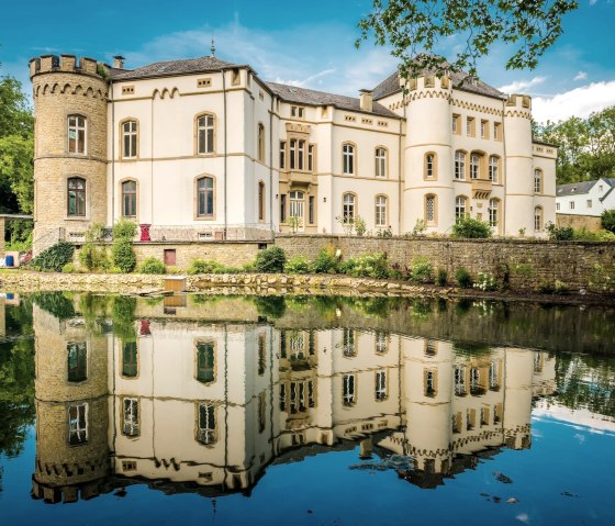 Schloss Kewenig mit Teich, © Foto: Familie Weyrich, Schloss Kewenig