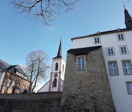 Rathaus, Teile der Römermauer und Liebfrauenkirche, © Bernd Pütz