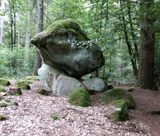 "Opferaltar" auf der Niederburg bei Weilerbach, © Felsenland Südeifel Tourismus GmbH, Elke Wagner