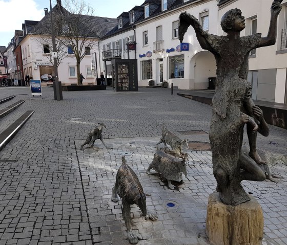 Geißenbrunnen auf dem "Petersplatz" Fußgängerzone, © Bernd Pütz