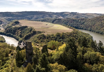 Ourtalschleife mit Burgruine Falkenstein, © Felsenland Südeifel Tourismus GmbH