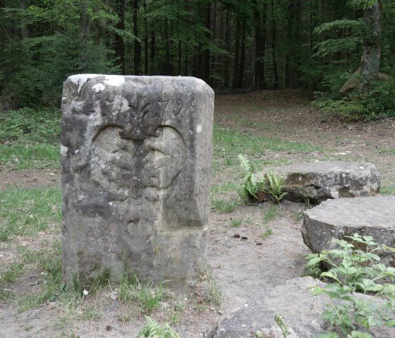 Maria-Theresien-Stein mit Doppeladler, © Felsenland Südeifel Tourismus GmbH