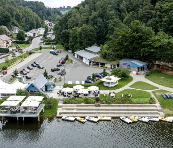 "Stausee Bitburg" bei Biersdorf Gastronomie und Parken, © Naturpark Südeifel/Philipp Köhler