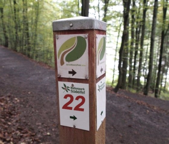 Markierung der Route Nr. 22 des Naturpark Südeifel, © TI Bitburger Land