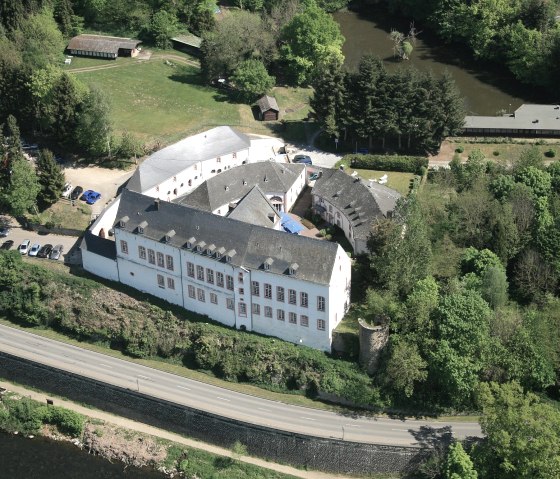 Burg Bollendorf - Luftaufnahme, © Felsenland Südeifel Tourismus GmbH