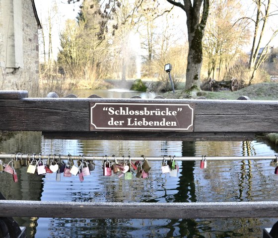 Schlossbrücke auf der Burg Rittersdorf, © TI Bitburger Land