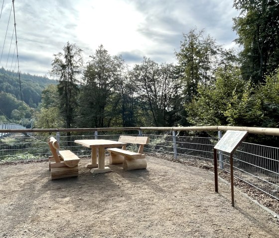 Rastplatz an der Hängebrücke Irreler Wasserfälle, © Naturpark Südeifel, Ansgar Dondelinger