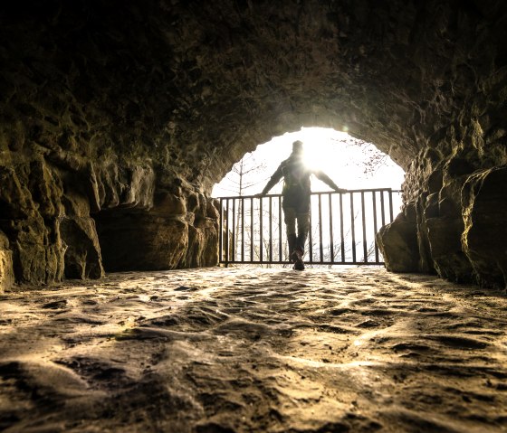 Surrounded by rock, bathed in golden light - Prüm Castle, © Eifel Tourismus GmbH, D. Ketz