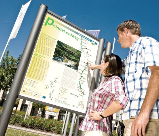 Radwege-Info an der Tourist Information Irrel, © Rheinland-Pfalz Tourismus GmbH, Dominik Ketz