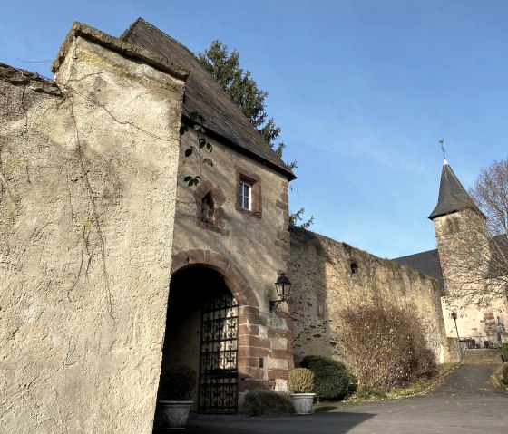Außenmauer Schloss Roth, © Felsenland Südeifel Tourismus GmbH, AC Krebs