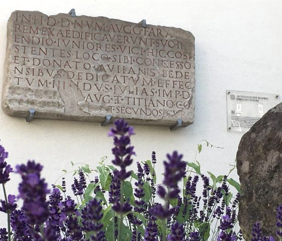 Archäologischer Rundweg Bitburg - Steintafel, © Tourist-Information Bitburger Land