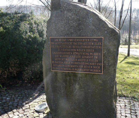 Klöppelkrieg-Denkmal Arzfeld (3), © Tourist-Information Islek, Ingrid Wirtzfeld