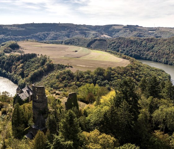 Ourtalschleife mit Burgruine Falkenstein, © Felsenland Südeifel Tourismus GmbH