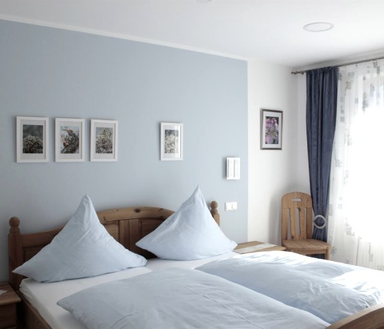 Schlafzimmer blau/Ilex, © I. Weber