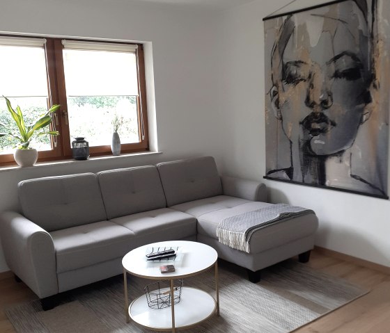Gemütliches Sofa im Wohnbereich, © TI Bitburger Land