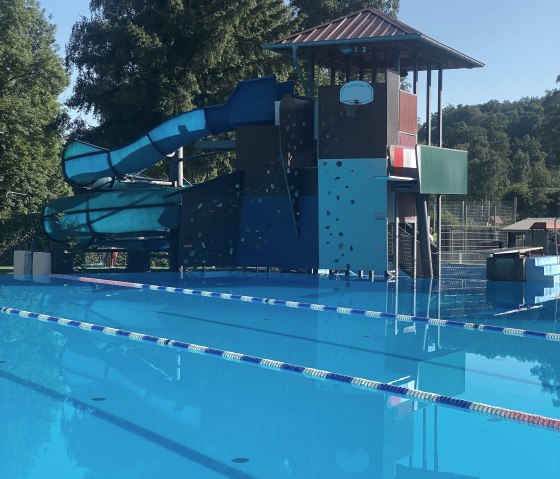 Rutsche Freibad Körperich, © Felsenland Südeifel Tourismus GmbH / Anna Carina Krebs