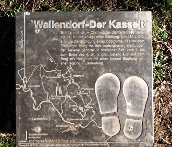 Bodenplatte des Geländespiels von Roland Michel, © Felsenland Südeifel Tourismus GmbH