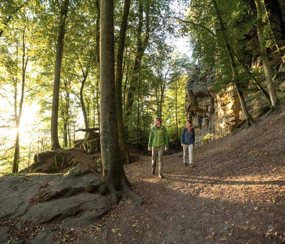 auf-dem-felsenweg-nahe-der-teufelsschlucht-unterwegs_dominik-ketz, © Dominik Ketz