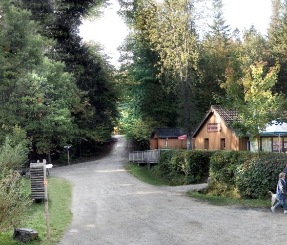 Besucherzentrum Teufelsschlucht mit Waldterrasse, © Felsenland Südeifel Tourismus GmbH