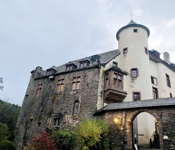 Eingang Burg Neuerburg, © Felsenland Südeifel Tourismus GmbH, Anna Carina Krebs