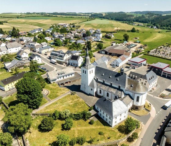 Blick auf Bleialf, am Bachpfad, © Eifel Tourismus GmbH, Dominik Ketz