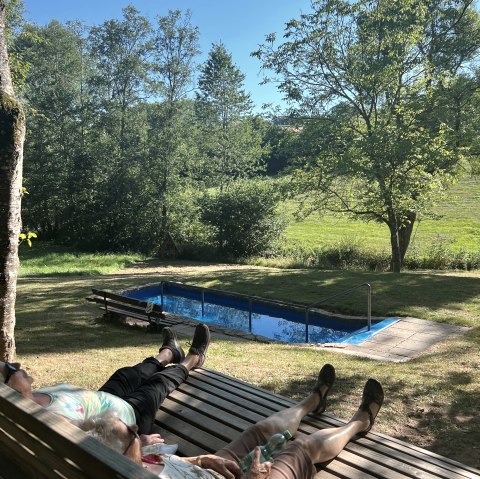 Water treading pool with lounger, © Felsenland Südeifel Tourismus GmbH, A. C.  Krebs