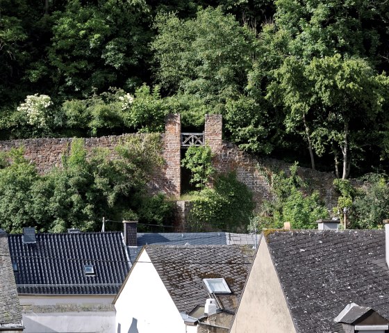 Reste der Stadtmauer in Neuerburg, © Felsenland Südeifel Tourismus GmbH