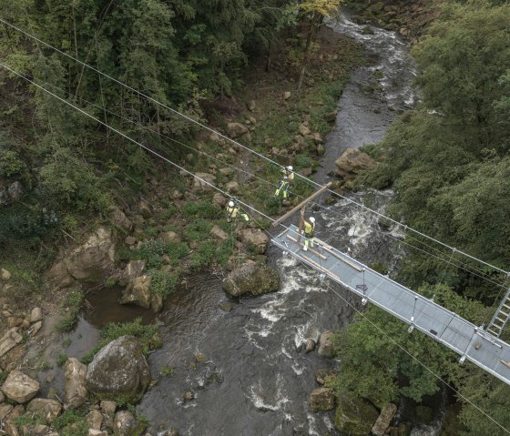 Aufbau Hängebrücke Irreler Wasserfälle, © Naturpark Südeifel/Thomas Urbany