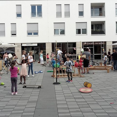 Buntes Treiben bei der Braderie, © TI Bitburger Land