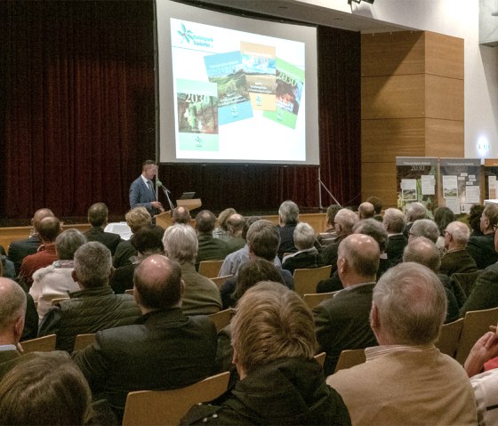 Landrat Dr. Joachim Streit stellt den Naturparkplan Südeifel 2030 vor