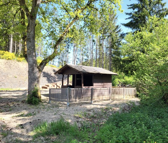Schutzhütte am Wanderweg Nr. 12, © Tourist-Information Islek, I. Wirtzfeld