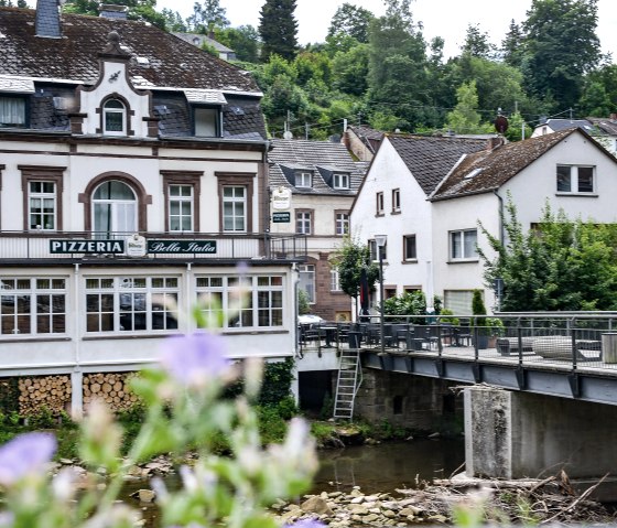 Pizzeria Bella Italia - Blick auf die Brücke, © Tourist-Information Bitburger Land