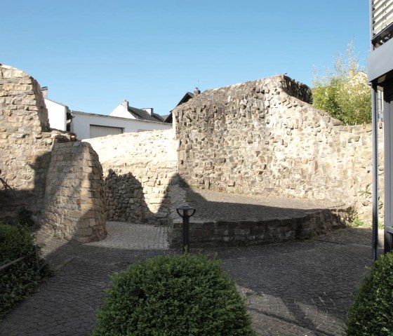 Archäologischer Rundweg - Reste der Römermauer, © Tourist-Information Bitburger Land