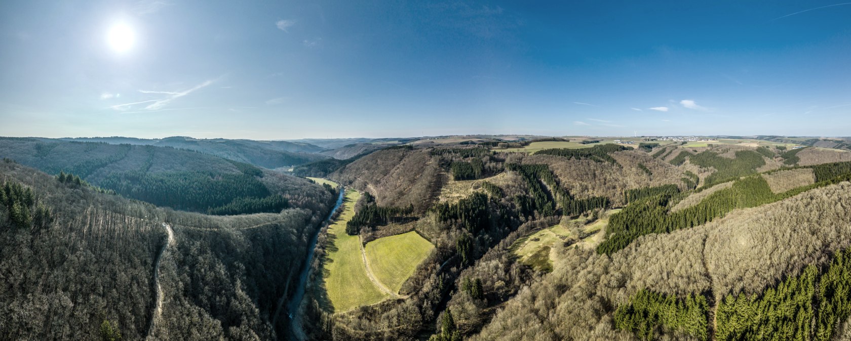Aussichtspunkt Königsley mit Blick ins Ourtal, © Eifel Tourismus GmbH, D. Ketz