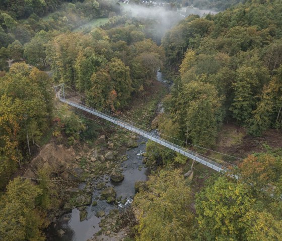 Die fertige Hängebrücke aus der Vogelperspektive , © Naturpark Südeifel/Thomas Urbany