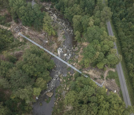 Aufbau Hängebrücke Irreler Wasserfälle, © Naturpark Südeifel/Thomas Urbany