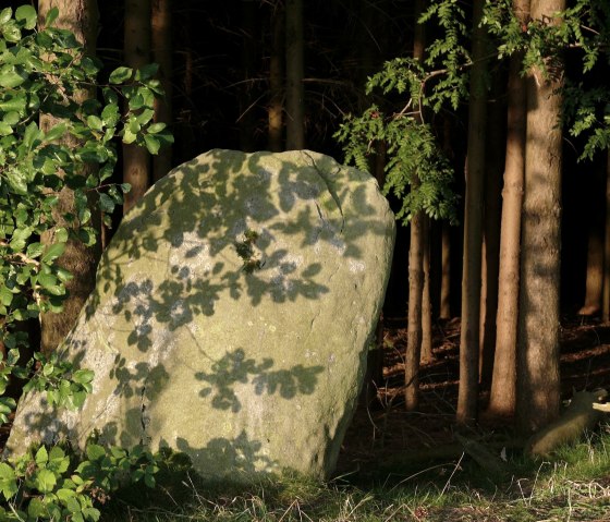 Steckt in einem Wall: Der Langenstein, © Felsenland Südeifel Tourismus GmbH