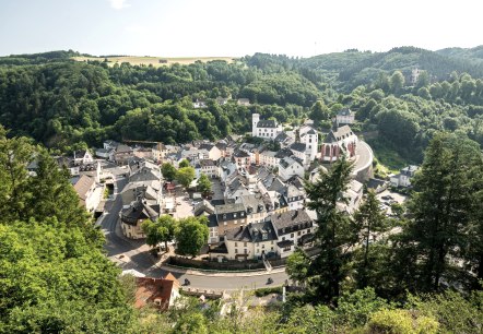 Neuerburg aus der Luft, © Eifel Tourismus GmbH, Dominik Ketz