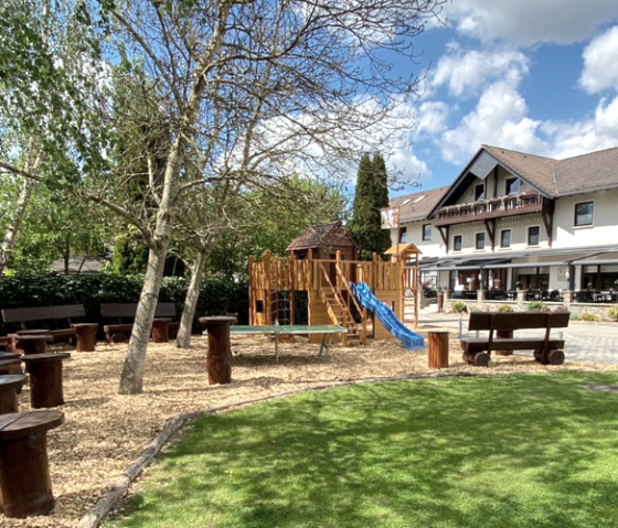 Spielplatz vor dem Haus, © Im Pfenn