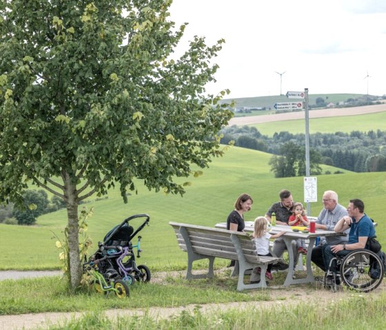 Komfort-Weg Ammeldingen bei Neuerburg Rastplatz, © Naturpark Südeifel/Thomas Urbany