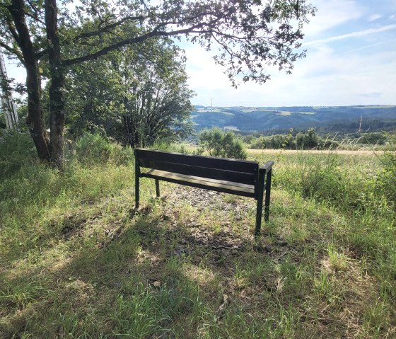 Ruhebank mit schönem Ausblick, © Tourist-Information Islek